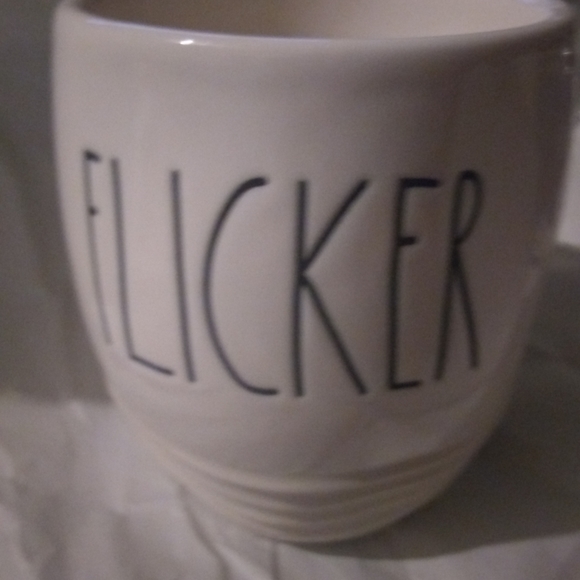 Rae Dunn Scented Candle - Picture 3 of 6